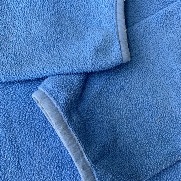 Vineyard Vines blue and pink fleece pullover. - Picture 5 of 7